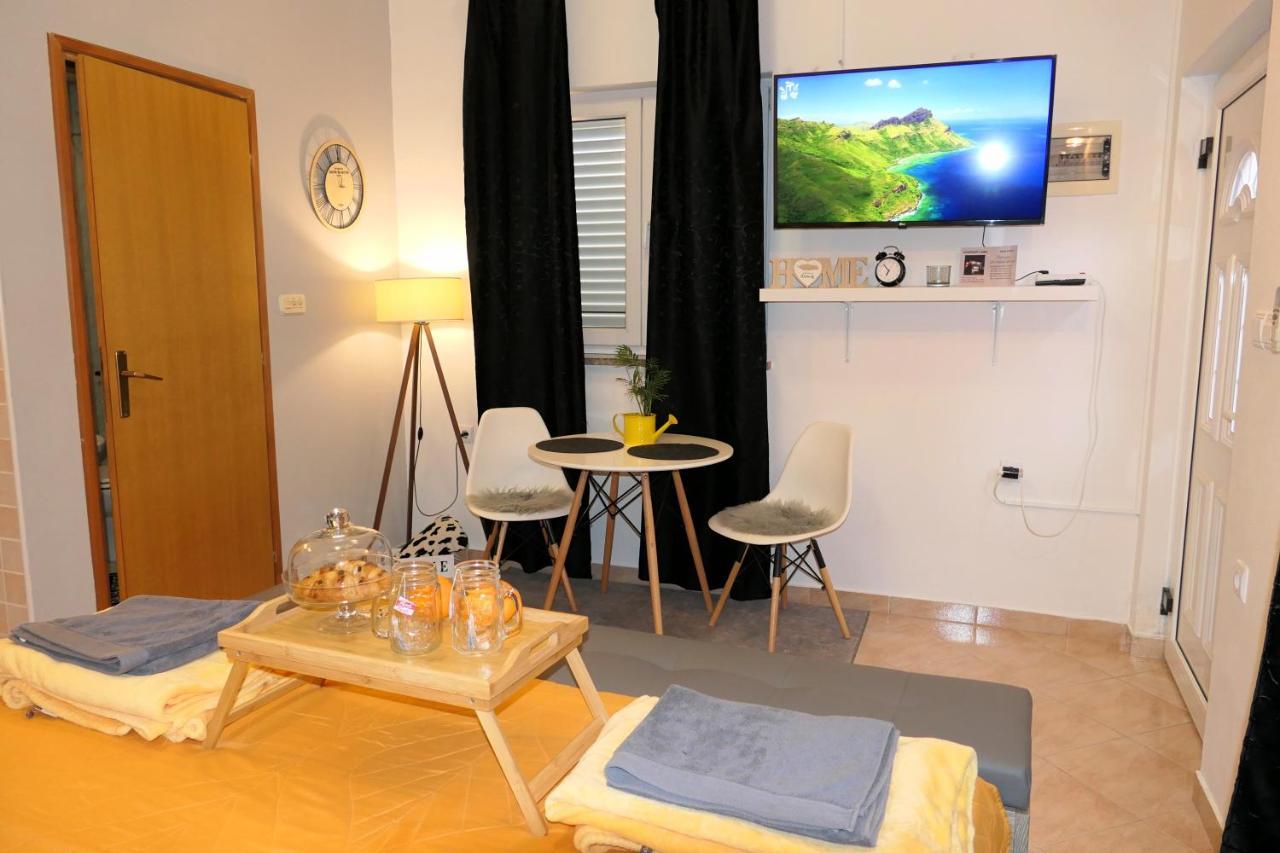 Apartment Laura Senj  Extérieur photo