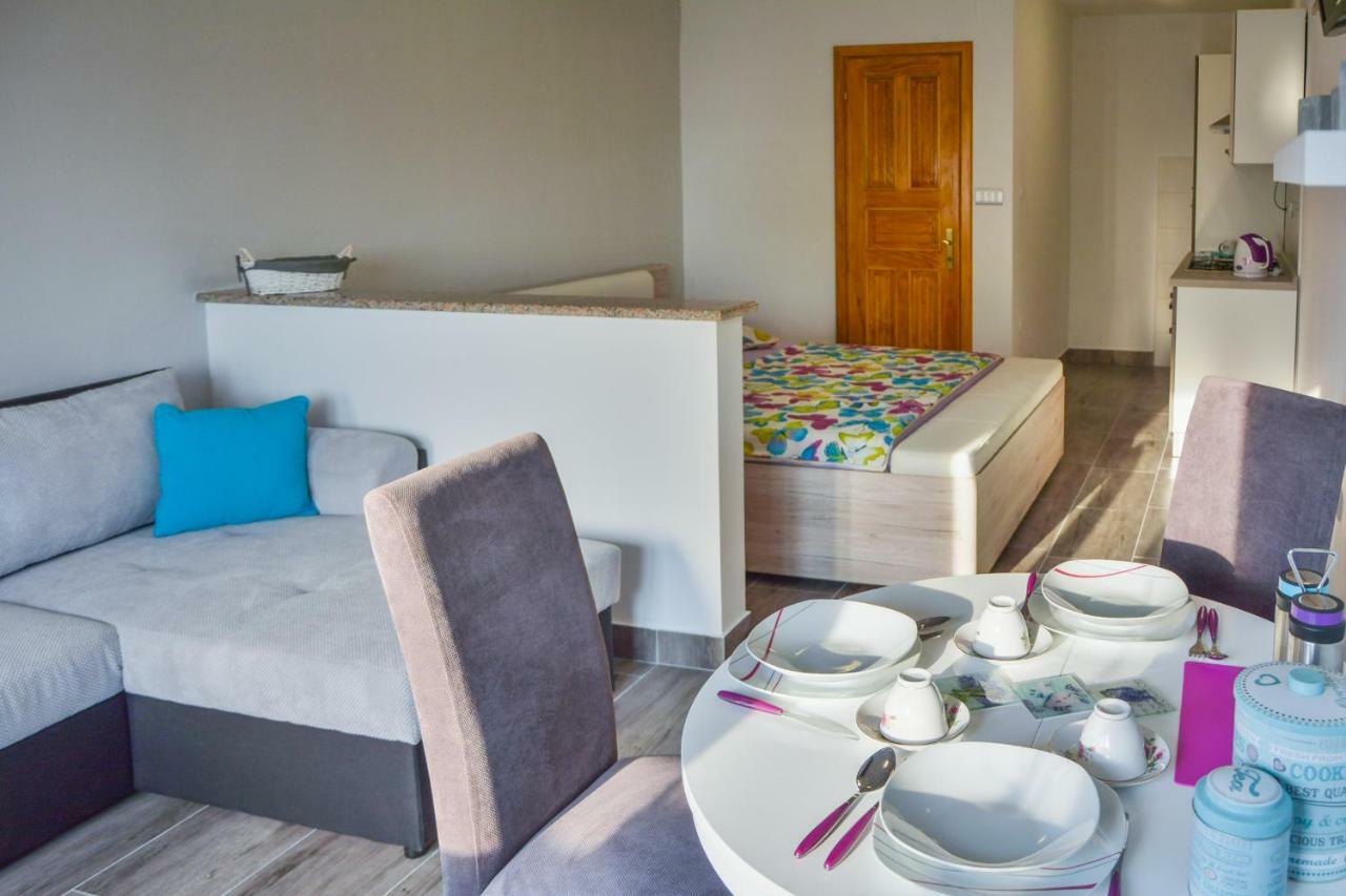 Apartment Laura Senj  Extérieur photo