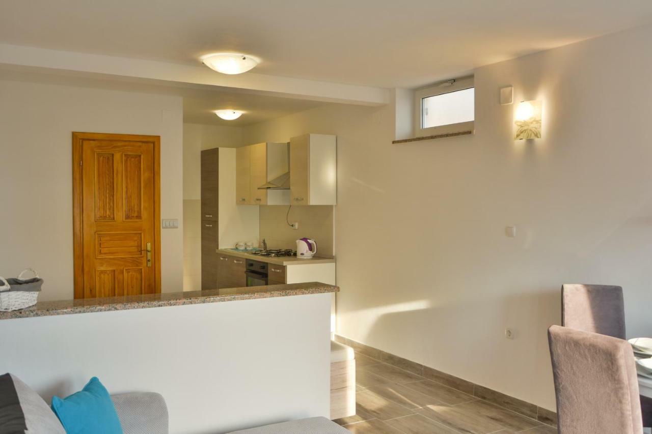 Apartment Laura Senj  Extérieur photo