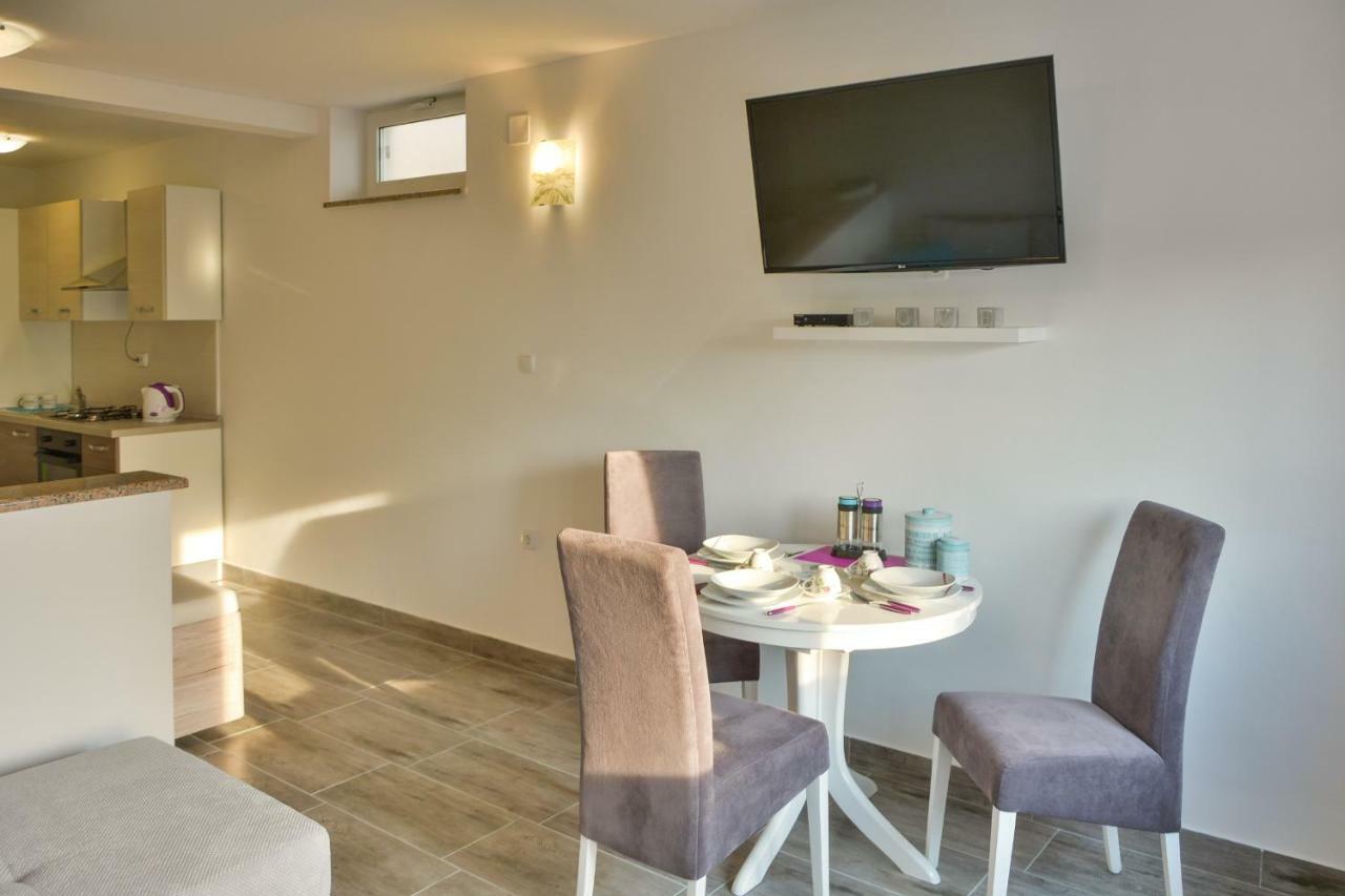 Apartment Laura Senj  Extérieur photo