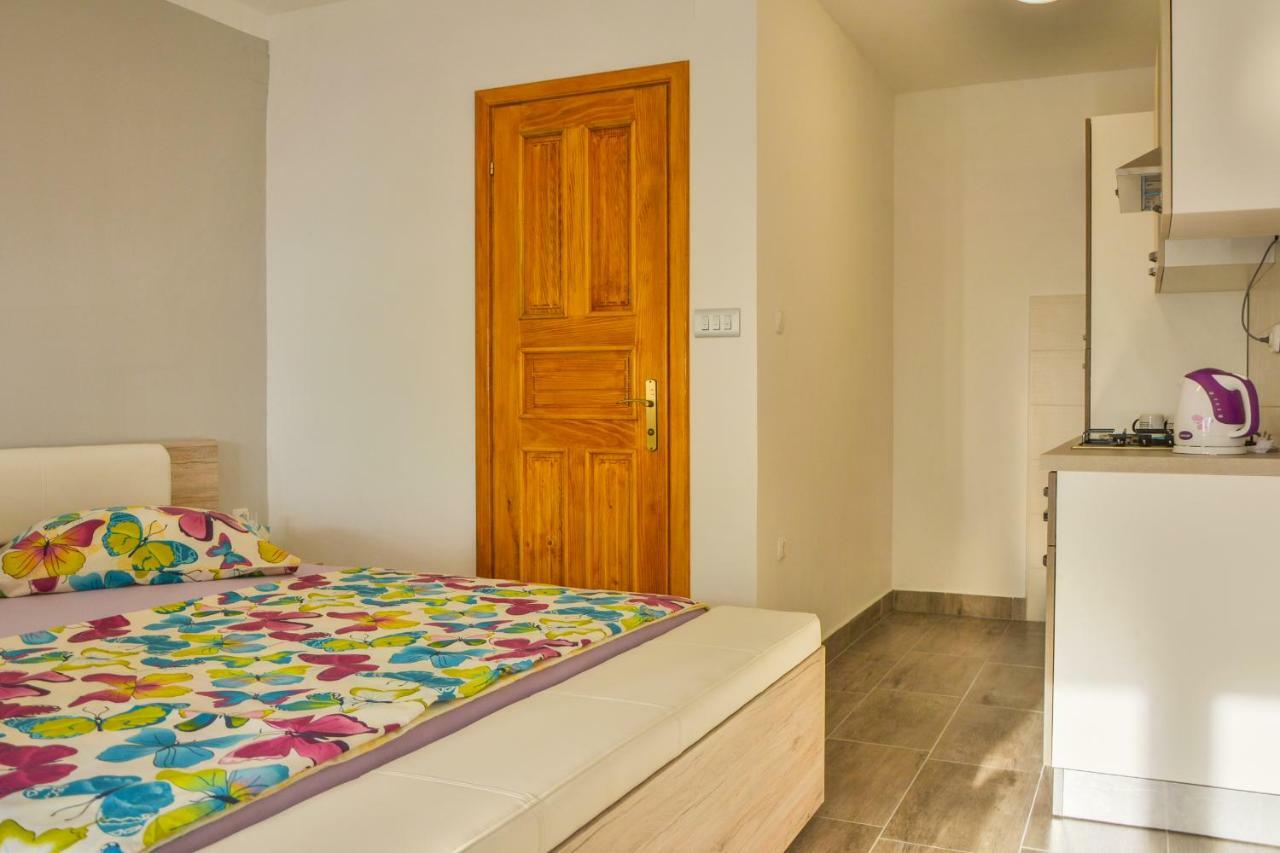 Apartment Laura Senj  Extérieur photo